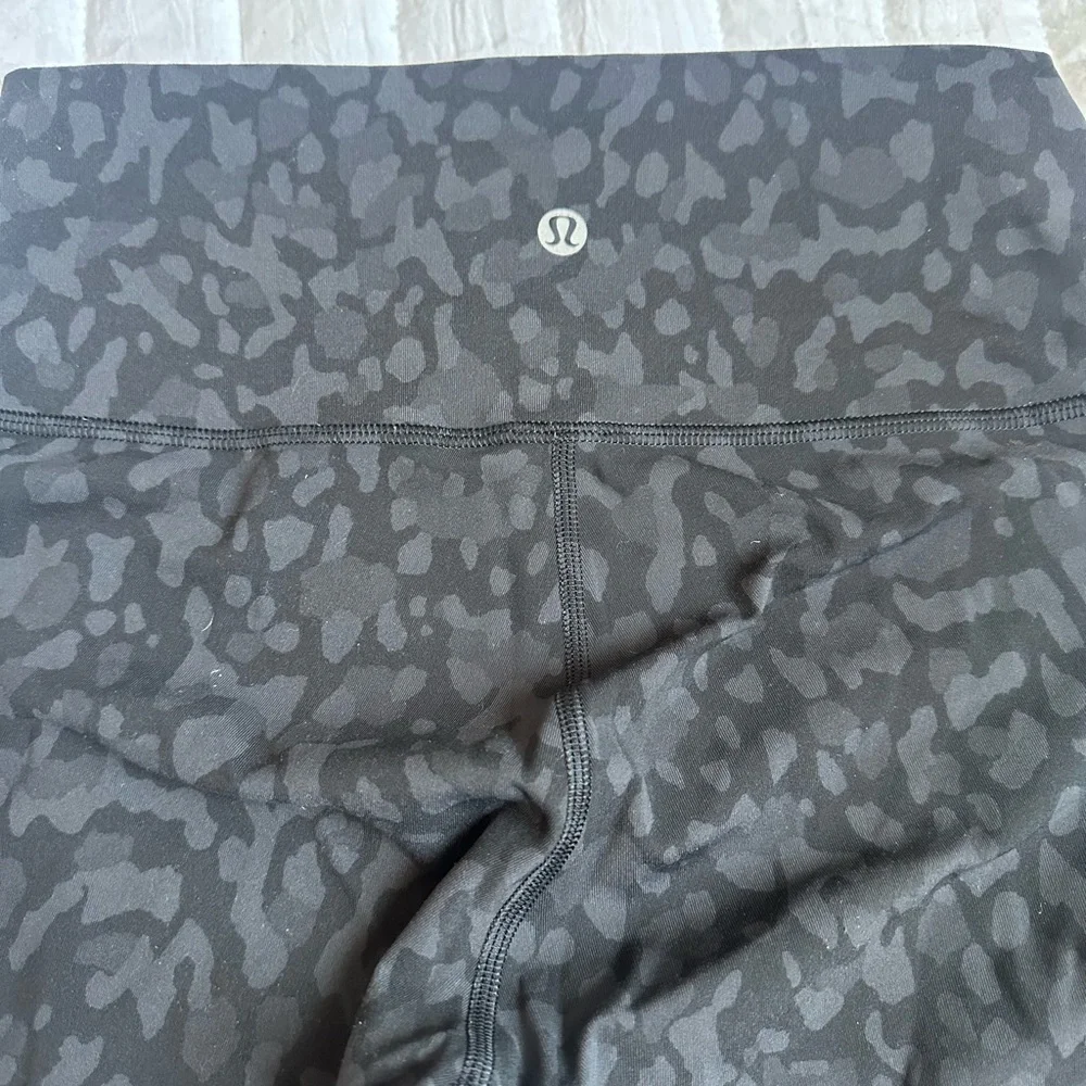 lululemon athletica Charcoal Leopard Leggings - Picture 2 of 6